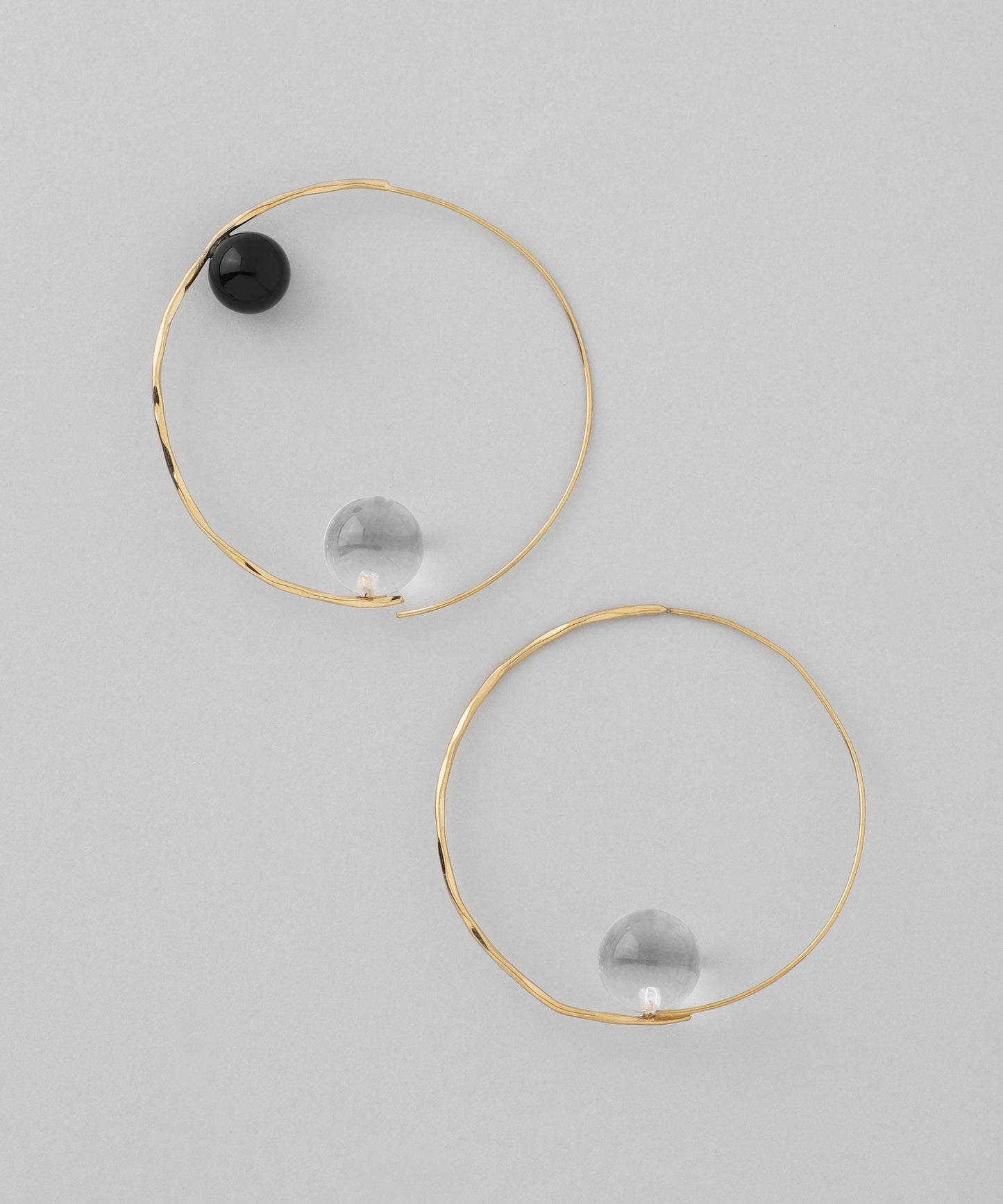 【Stainless Seel IP】Onyx × Crystal Asymmetrical Hoop Earrings