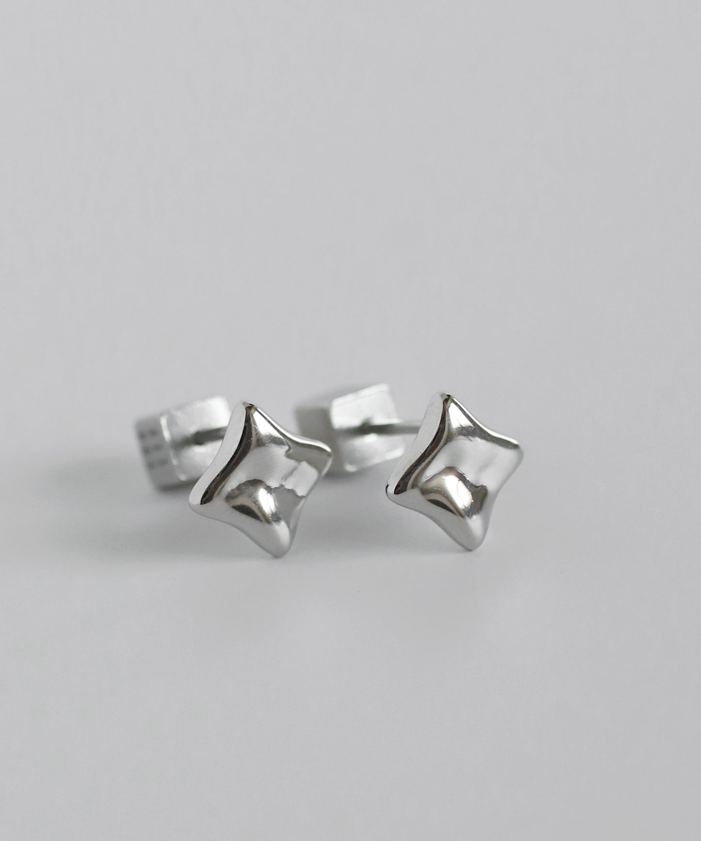 【Stainless Steel IP】Nuance Diamond Earrings