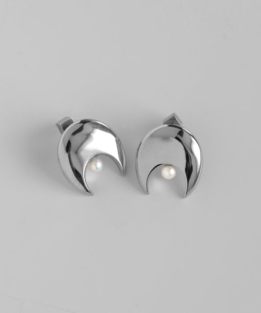 【Stainless Steel IP】Pearl & Volume Metal Earrings