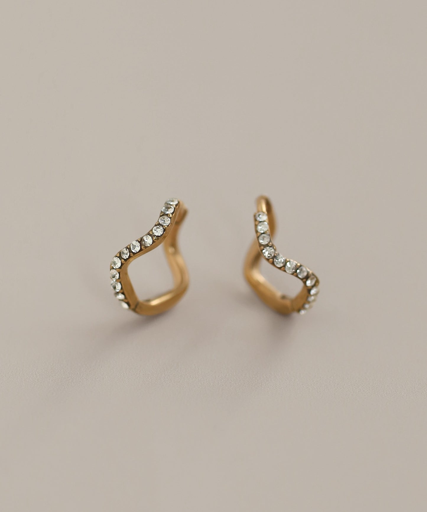 Bijou Wave Line Hoop Earrings [Surgical Stainless Steel]