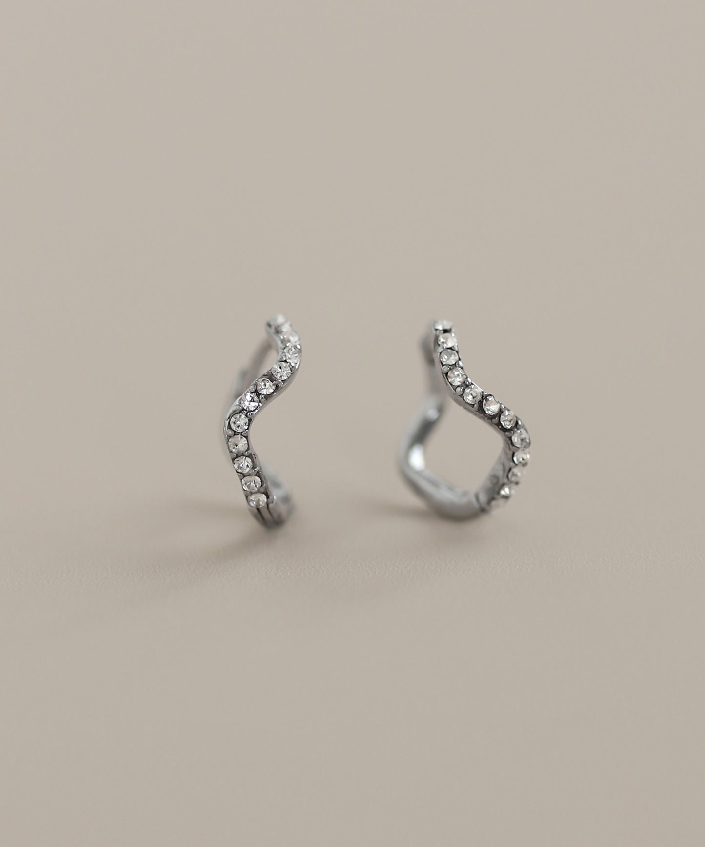 Bijou Wave Line Hoop Earrings [Surgical Stainless Steel]