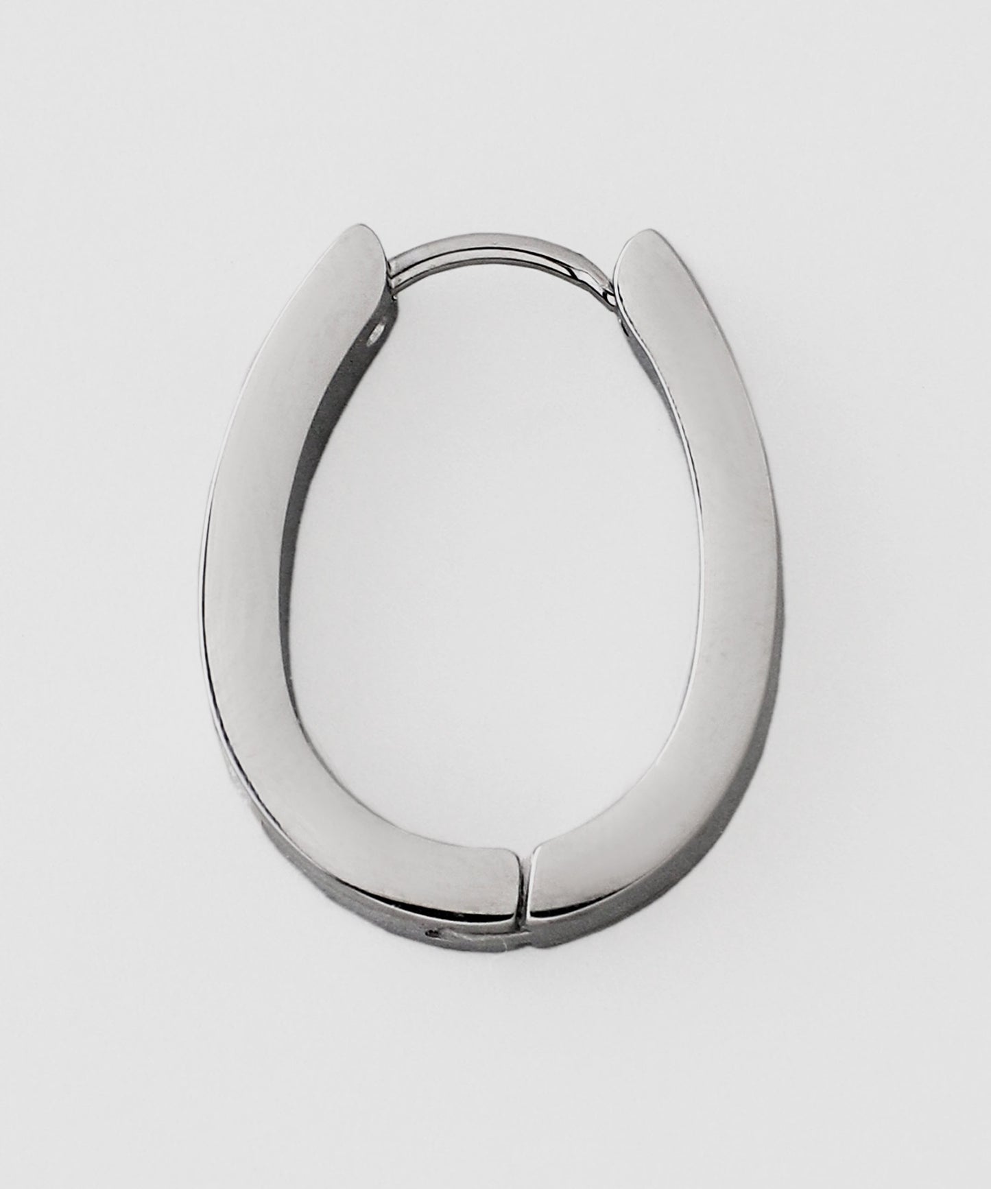 【Stainless Steel IP】Shell × Oval Line Hoop Earrings