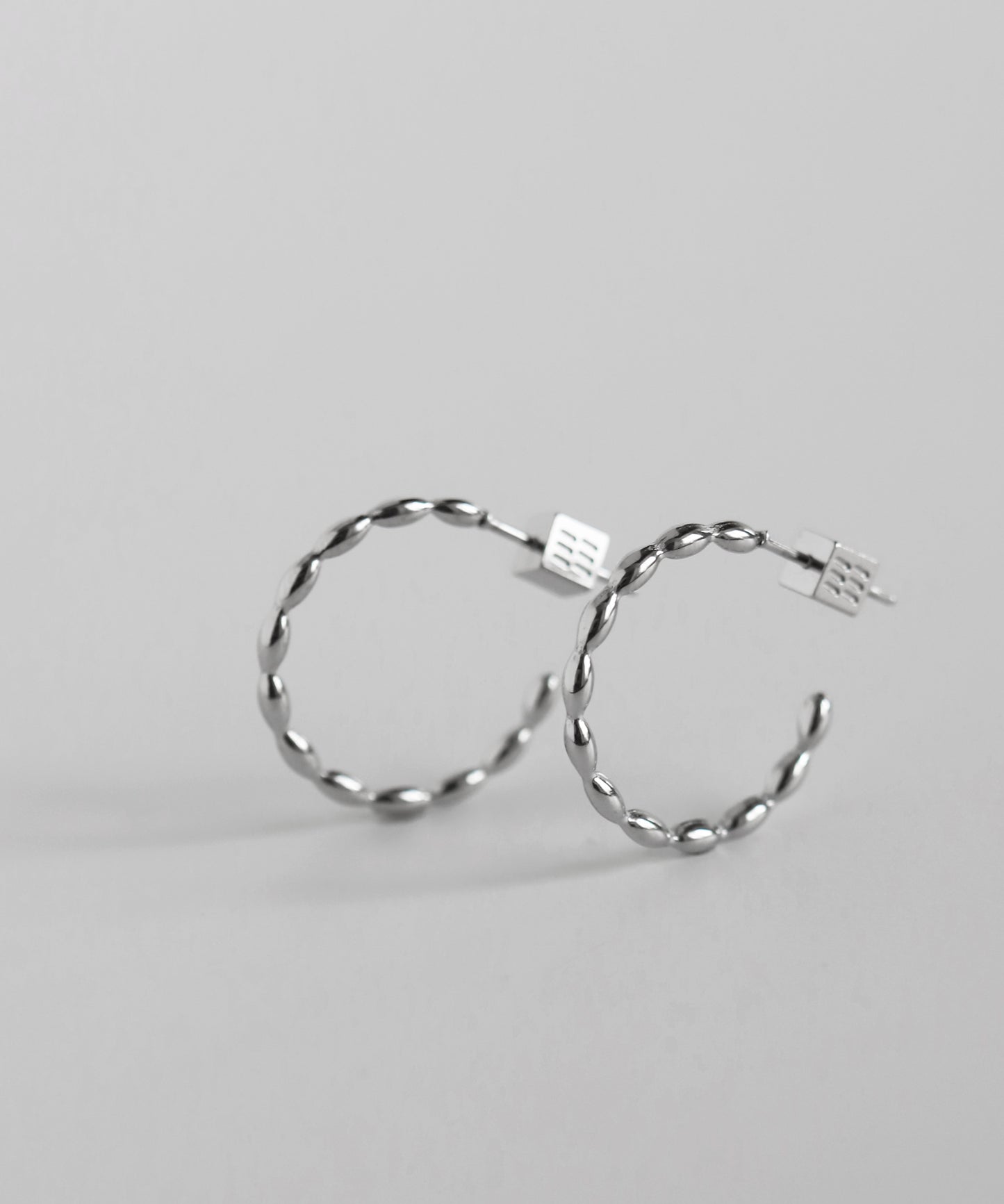 【Stainless Steel IP】Dot Line Hoop Earrings