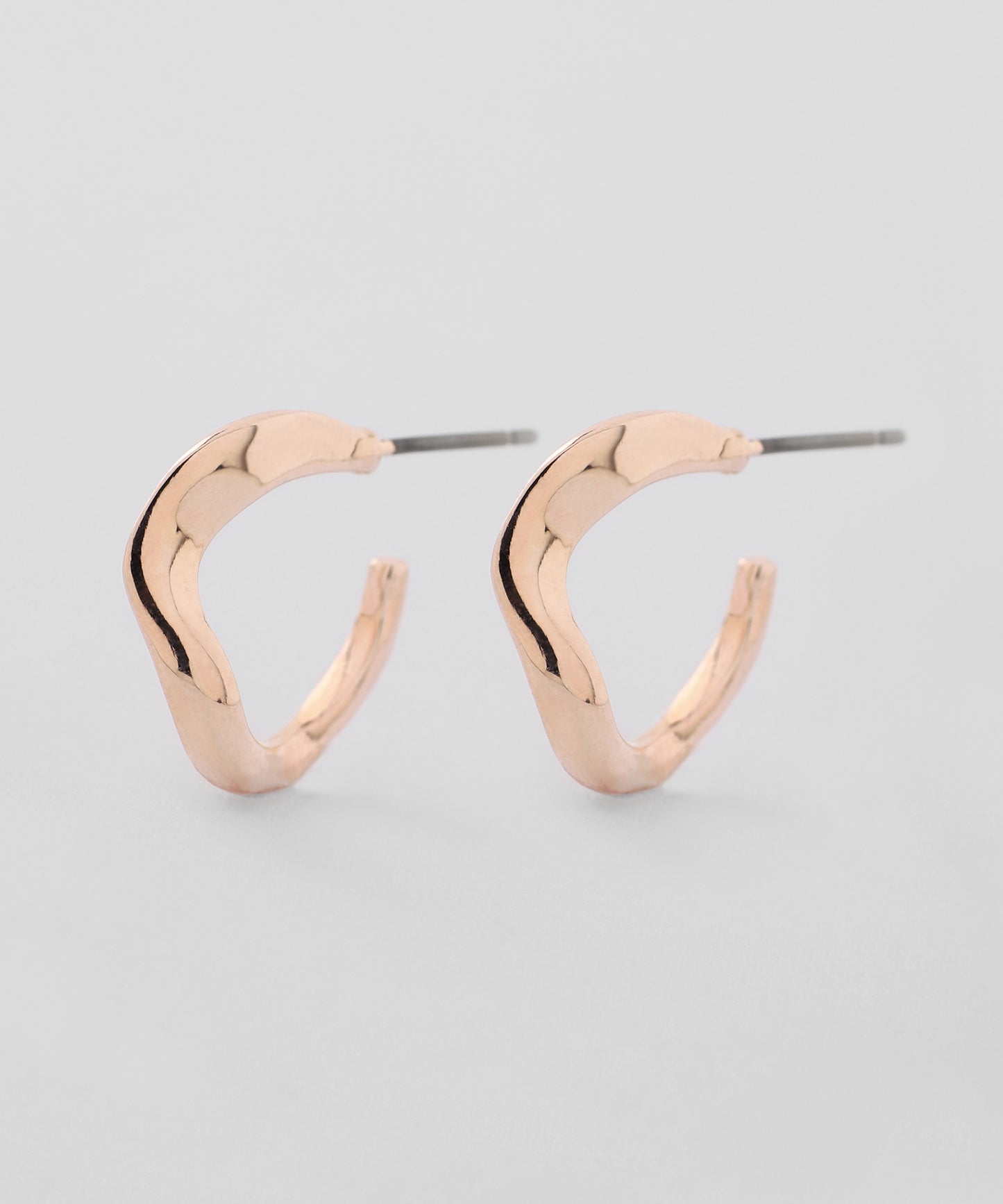 【Limited Quantity】Wave Hoop Earrings [Sheer Pink Nudie]
