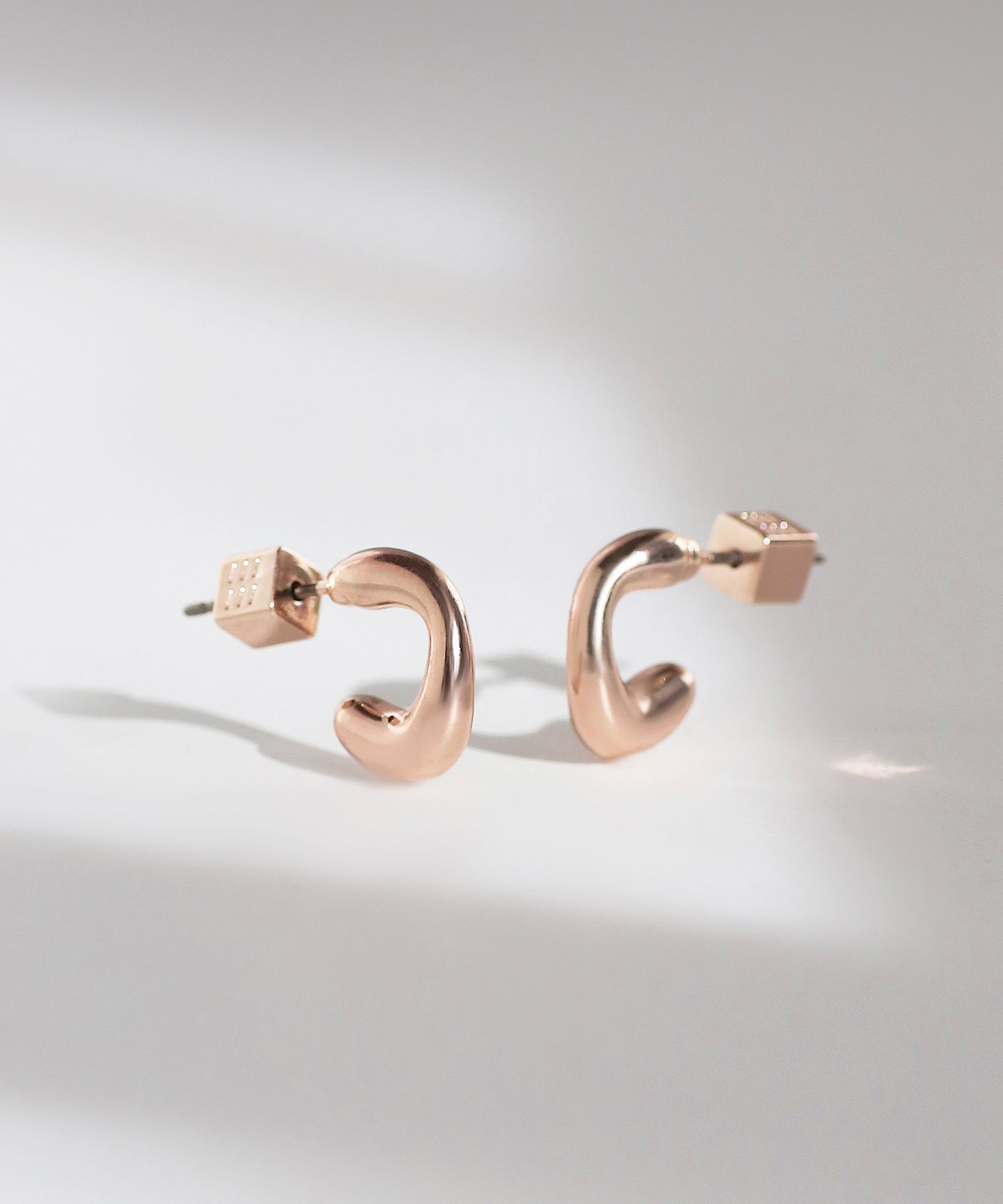 【Limited Qty with a Gift Box】Nuance Curl Earrings