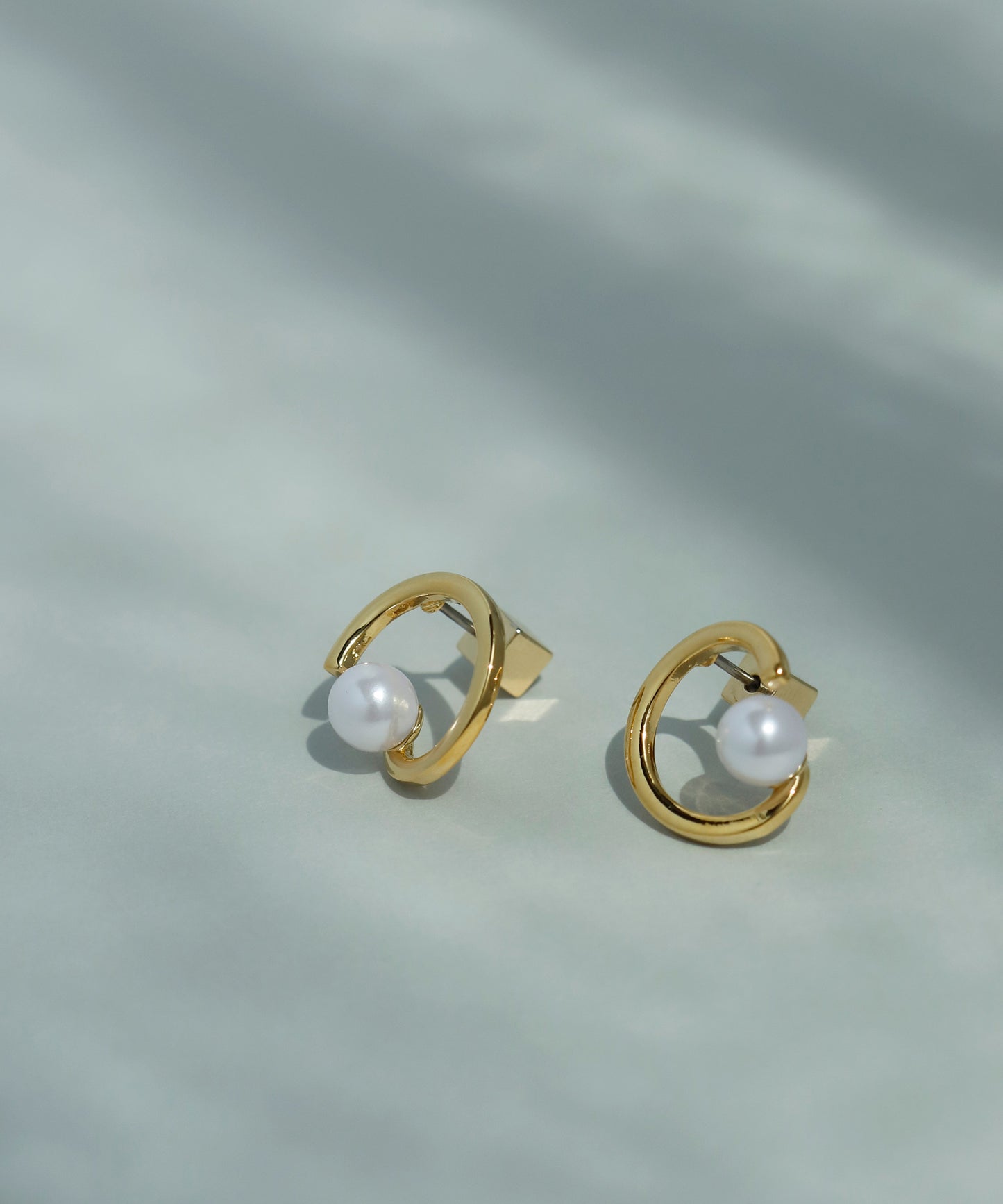 Pearl Metal Circle Earrings [Sheerchic]
