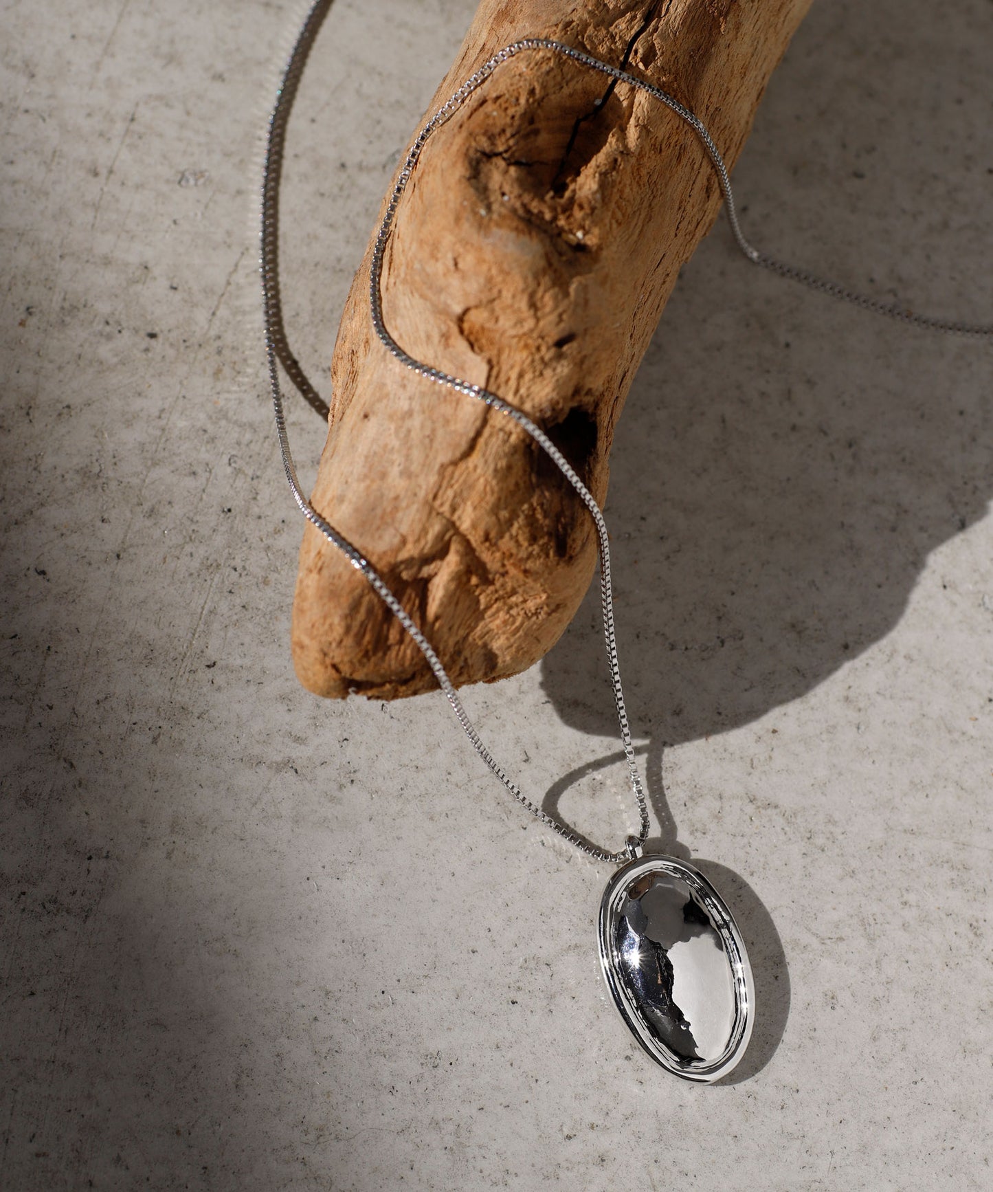 Metal Oval Plate Necklace [Ownideal]