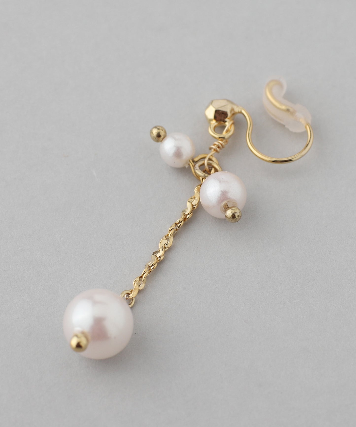 Swing Pearl Asymmetrical Clip On Earrings [Sheerchic]