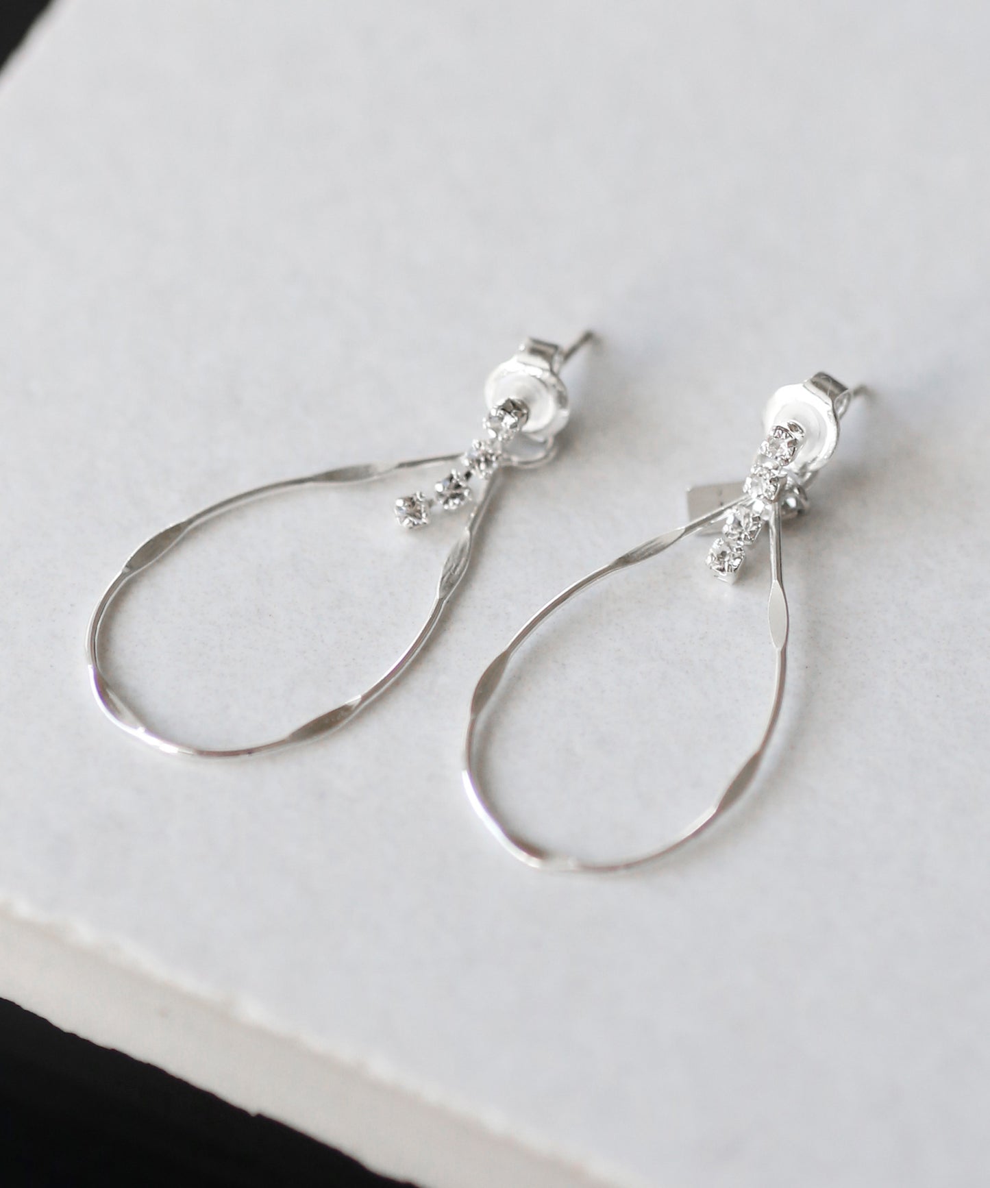 Metal Drop Motif Earrings[Sheerchic]