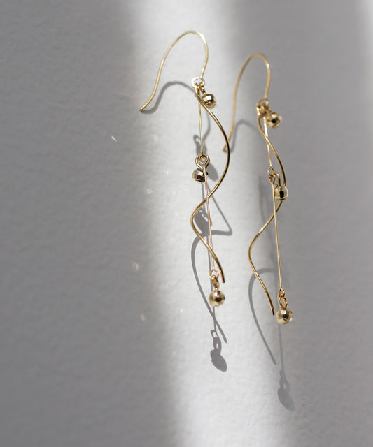 Sphere x Wave Line Earrings [Sheerchic]