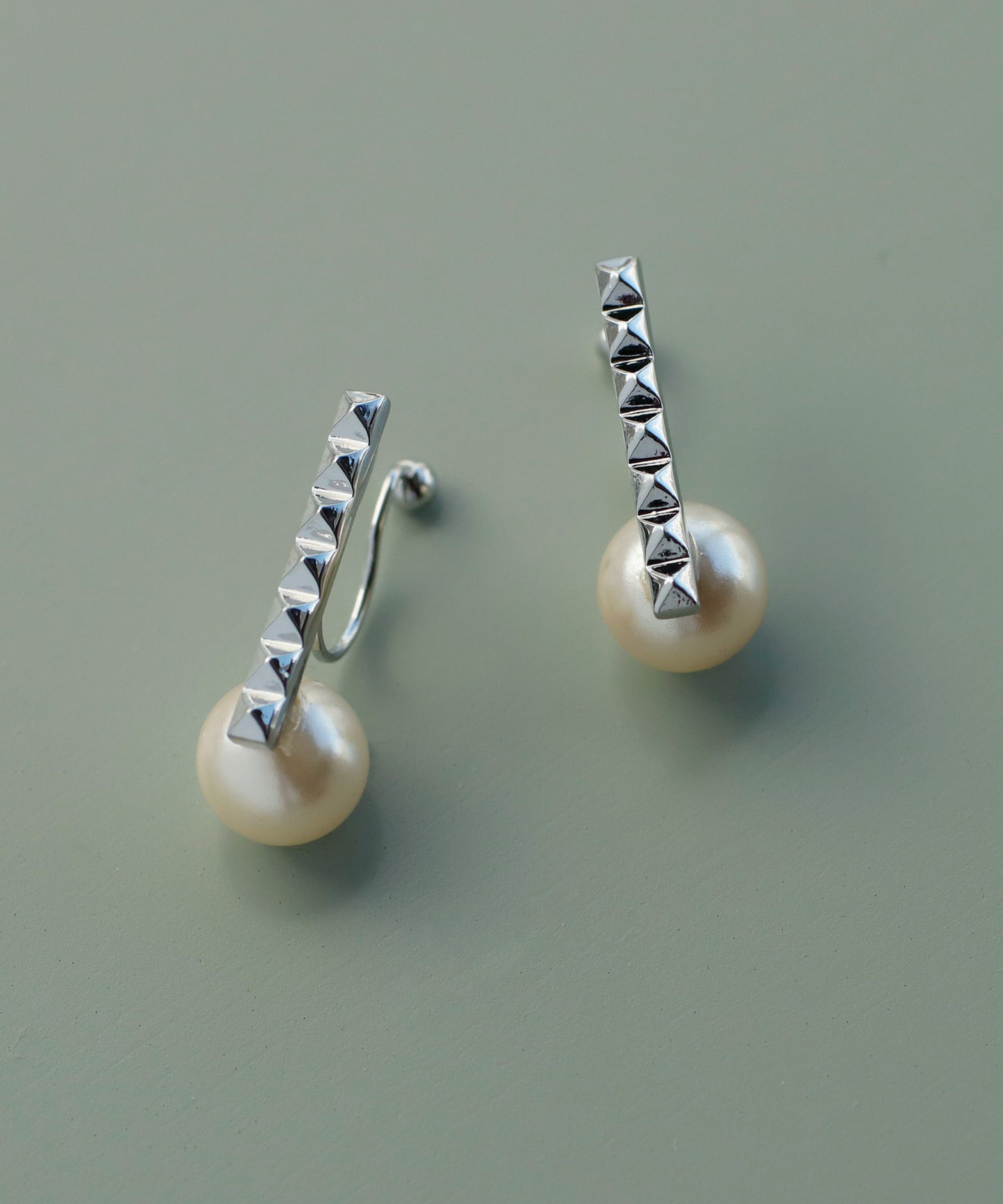 Shell Pearl × Studs Clip On Earrings [Sheerchic]