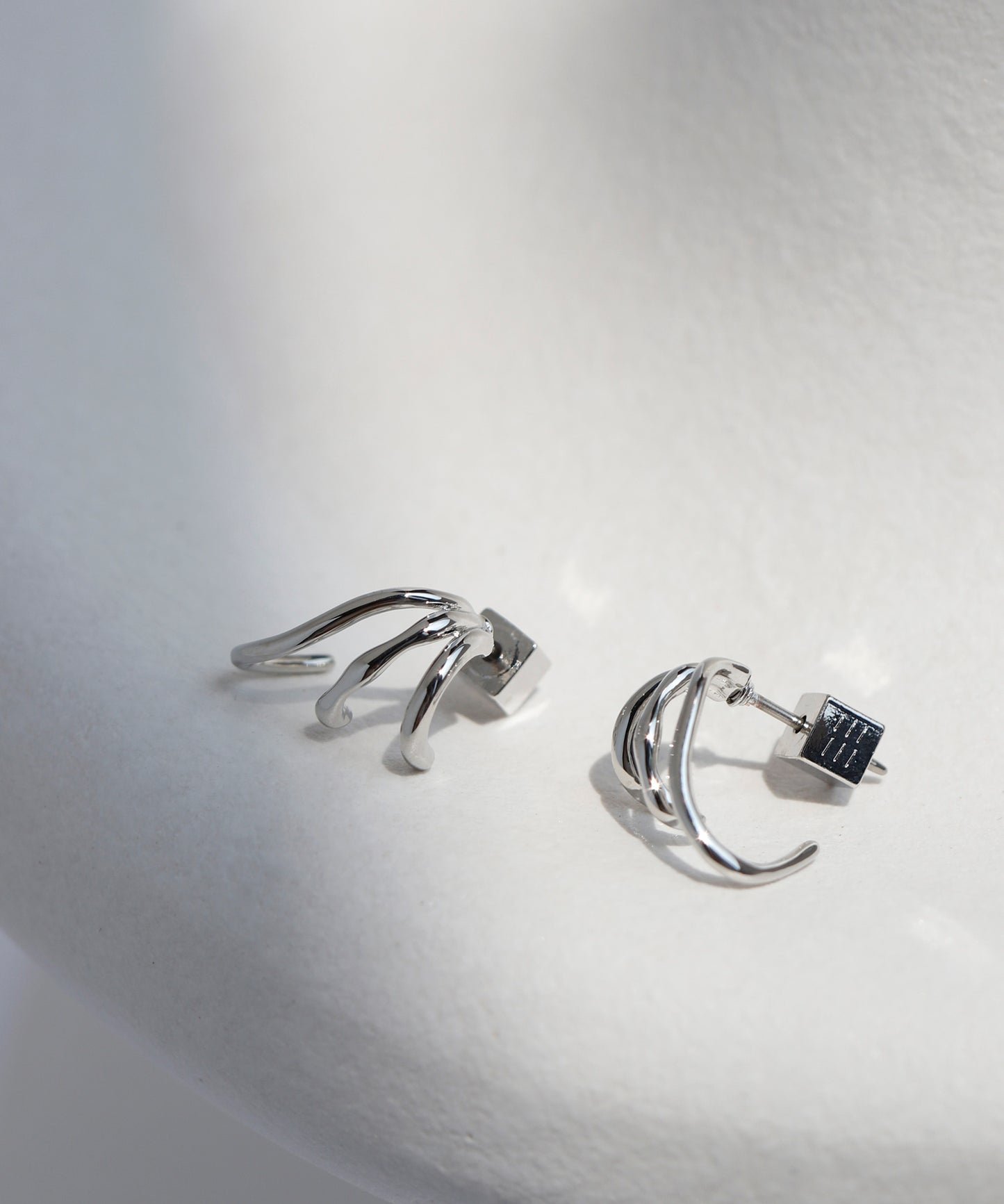 Triple Metal Line Earrings [Sheerchic]