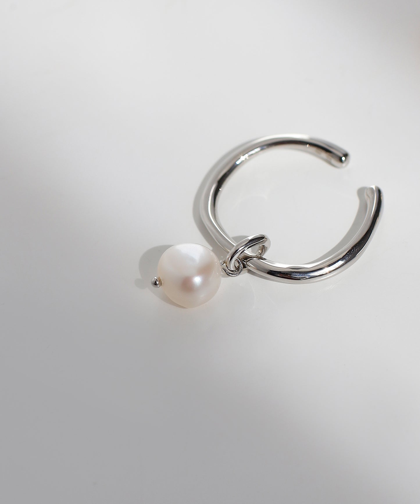 Pearl × Metal Line Ear Cuff [Ownideal]