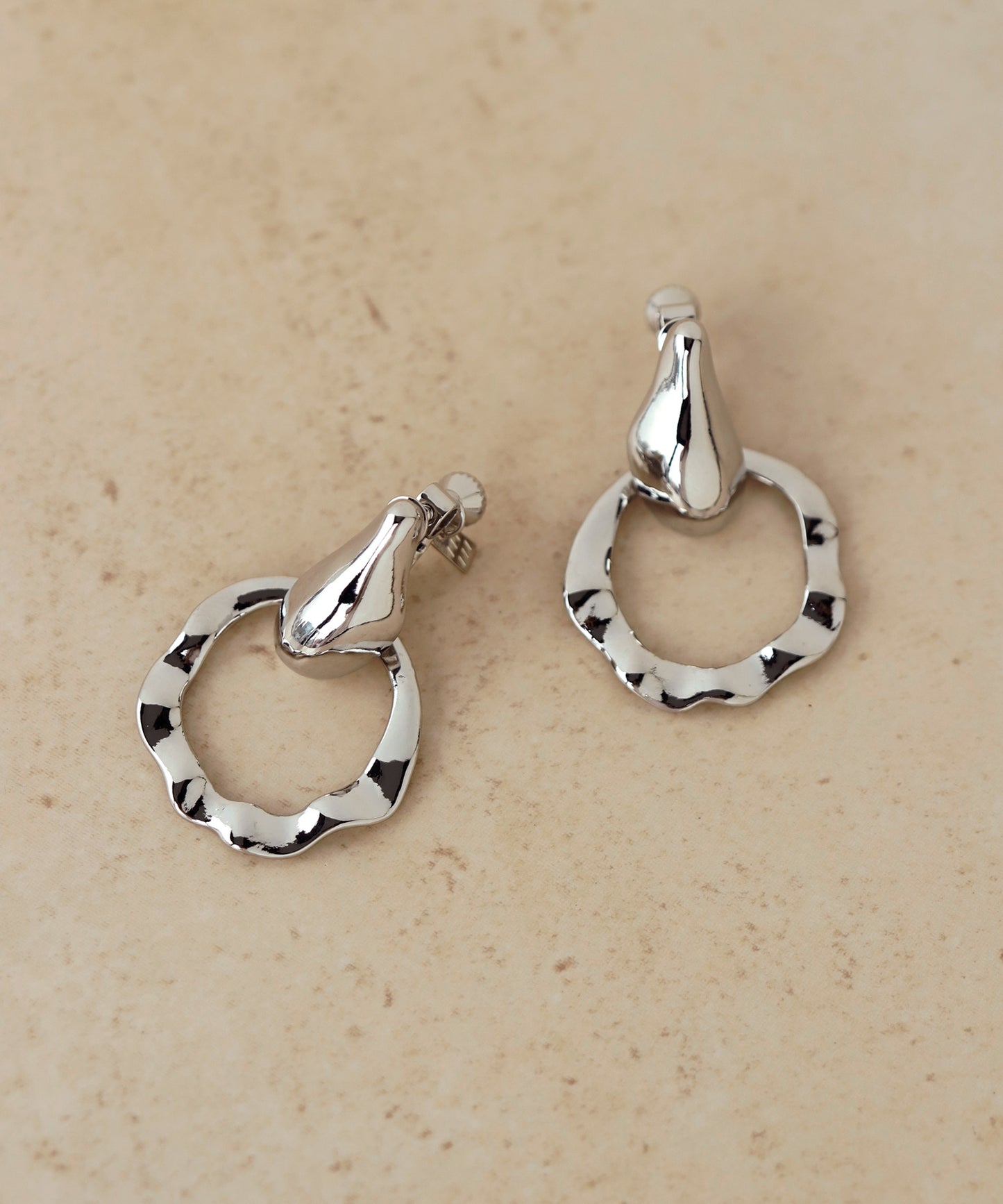 Metal Circle Clip On Earrings [Sheerchic]