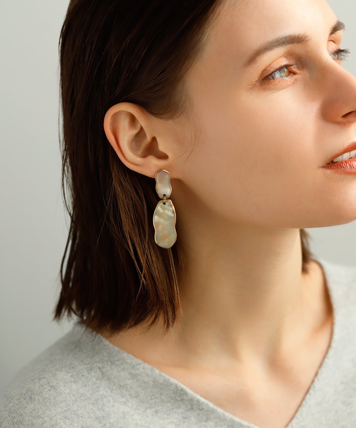 Nuance Shell Plate Clip On Earrings [Ownideal]