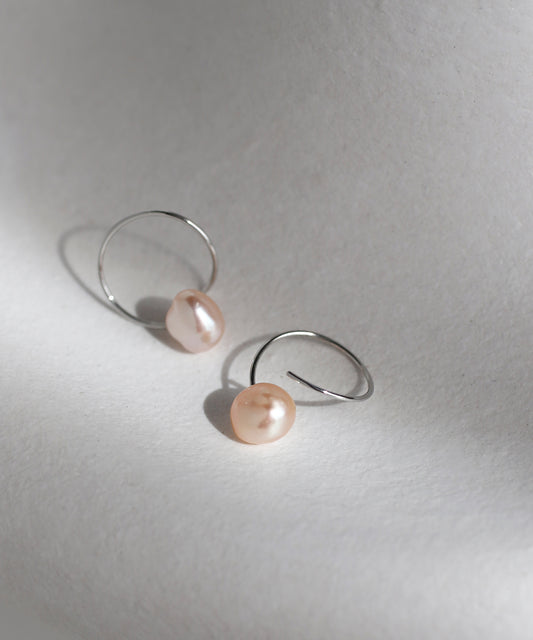 Pearl × Metal Line Earrings [Sheerchic]