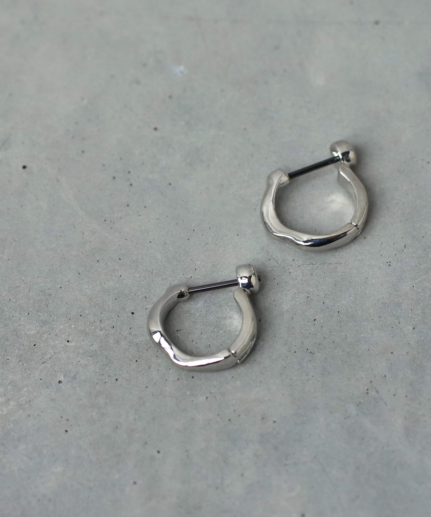 Metal Hoop Earrings[Wave][Basic]