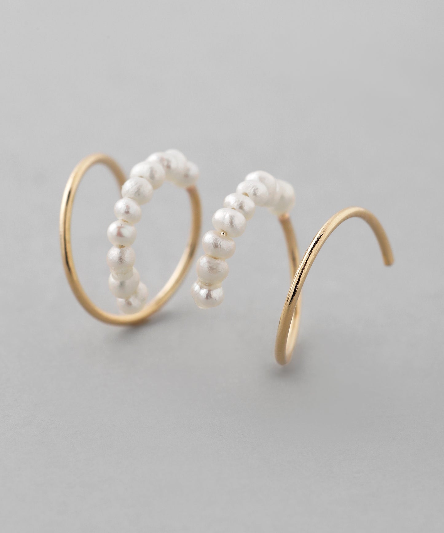 Freshwater Pearl × Coil Earrings [10K]