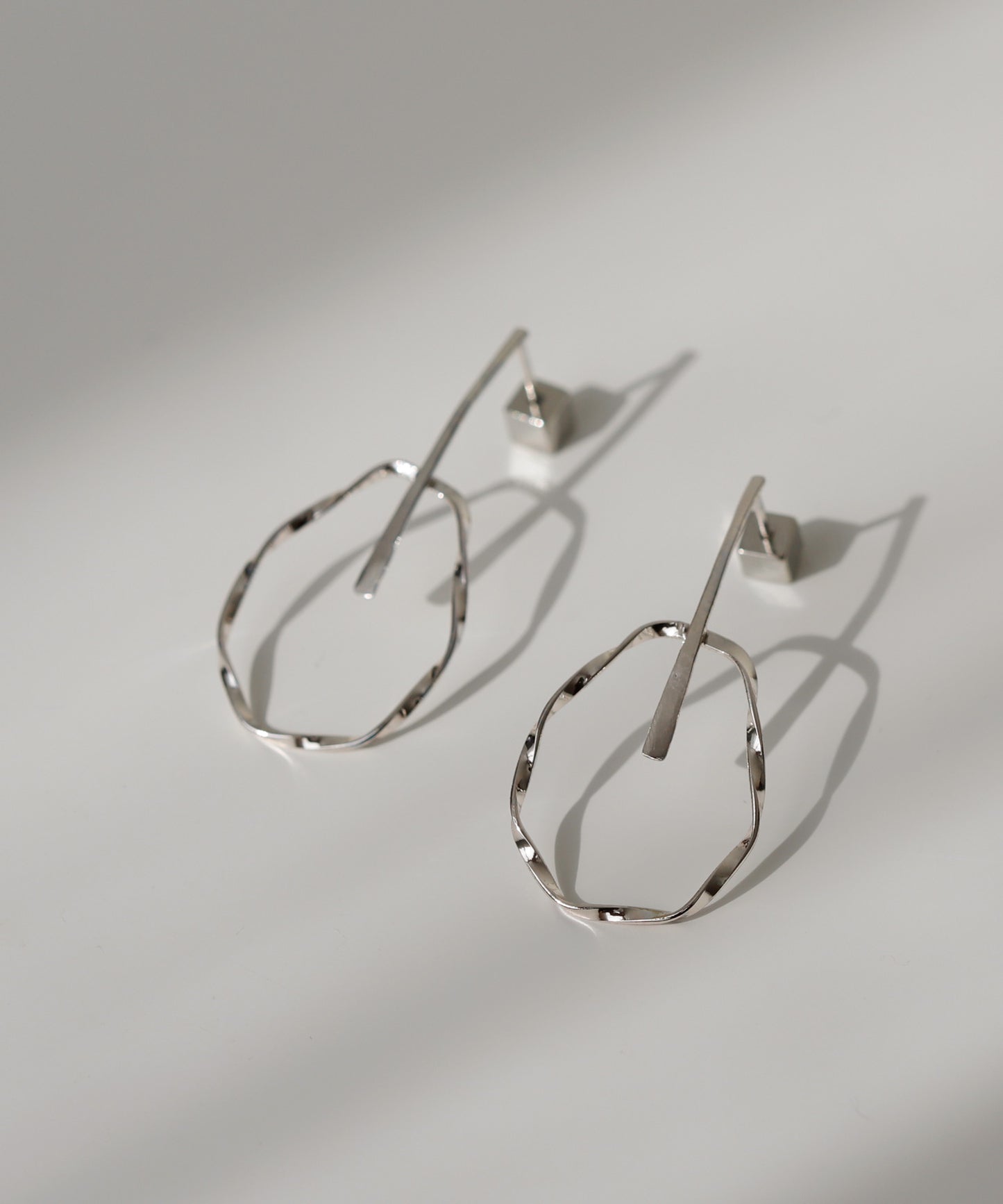 Twisted Circle Earrings[UMU][Basic]