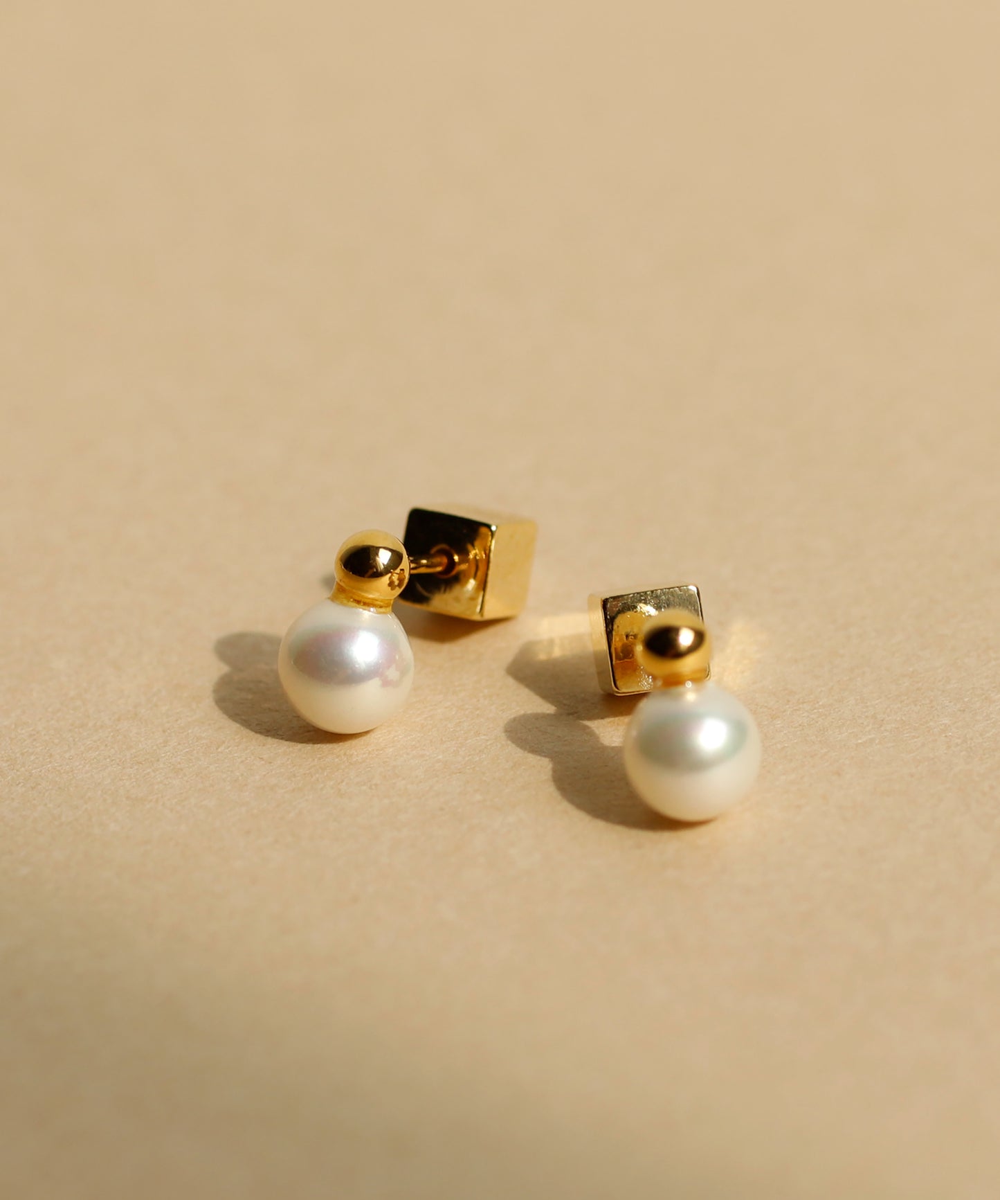 Pearl Earrings [UMU]