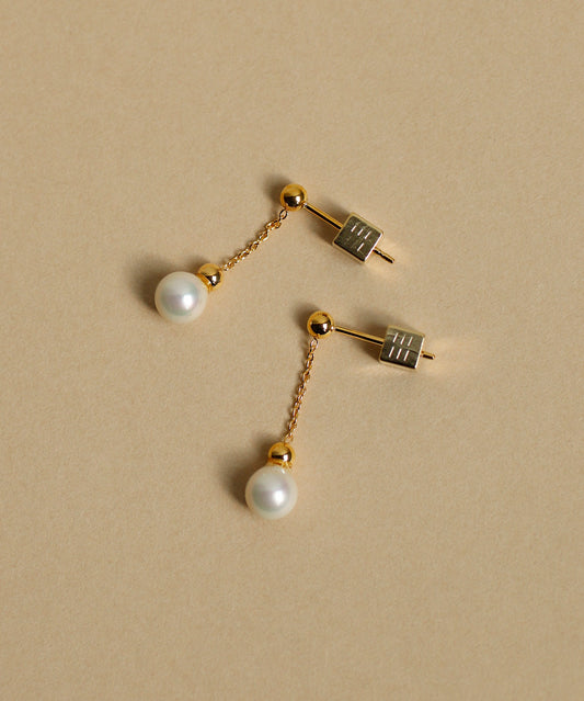 Swing Pearl Earrings [UMU]