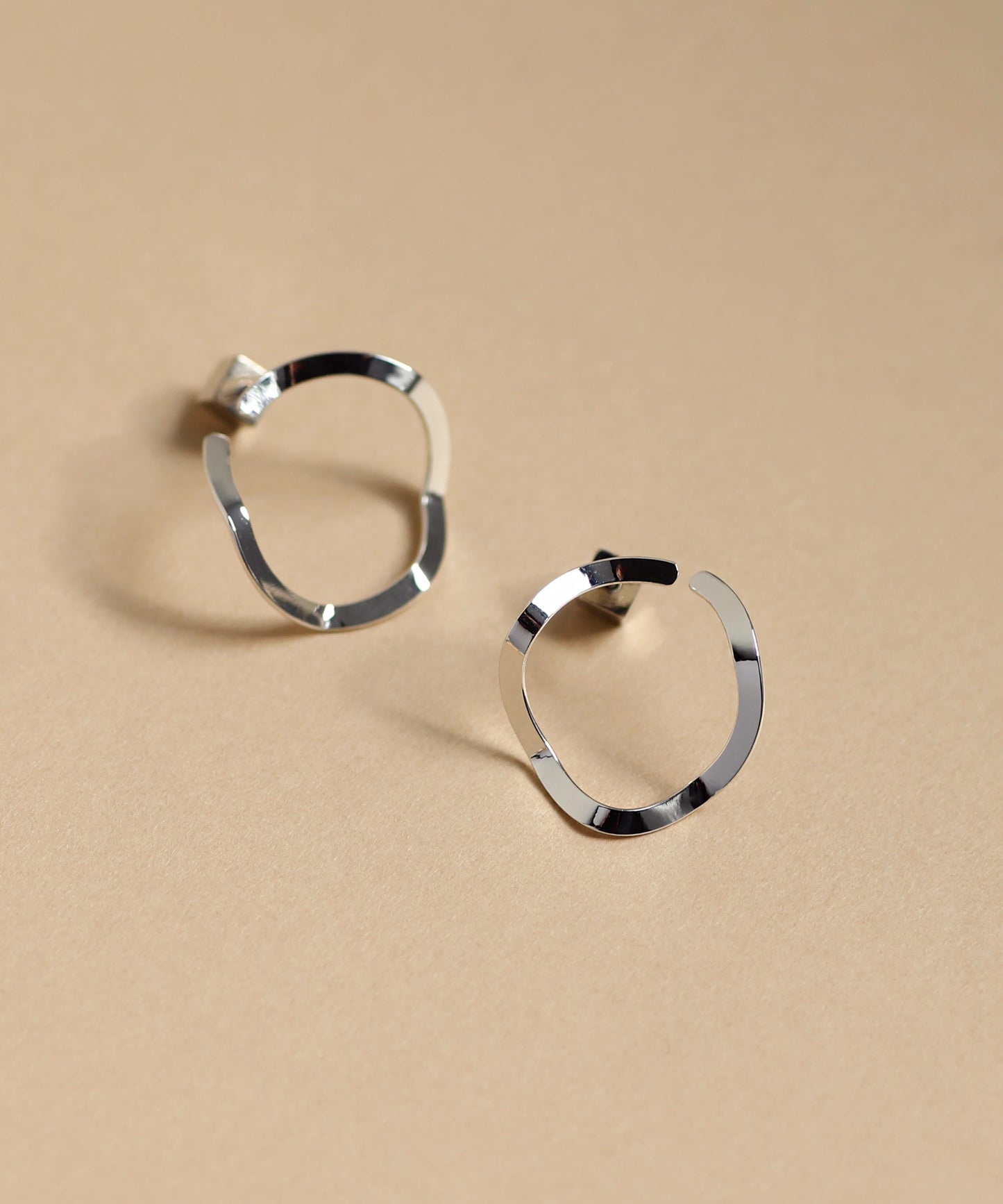 Wave Circled Earrings [UMU][Sheerchic]
