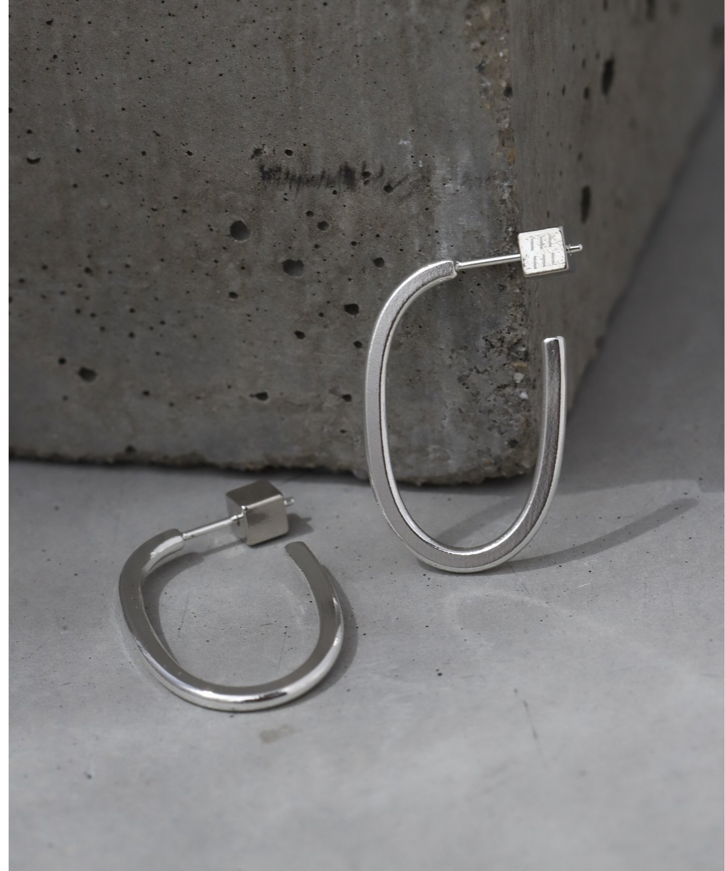 Oval Hoop Earrings [UMU][Sheerchic]