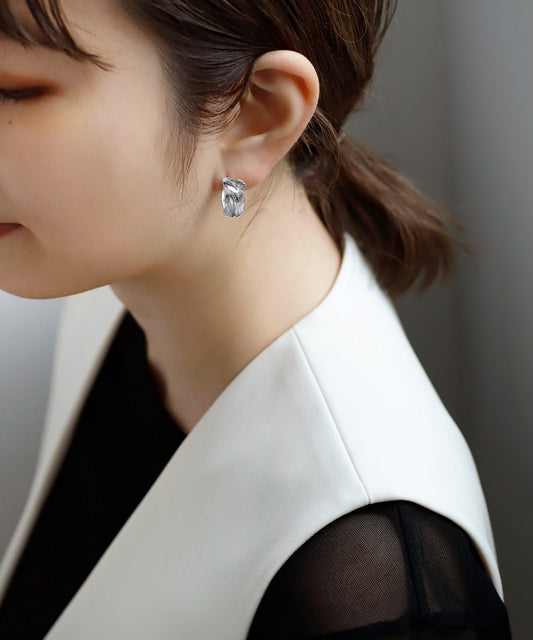 Asymmetrical Flower Earrings [UMU][Sheerchic]