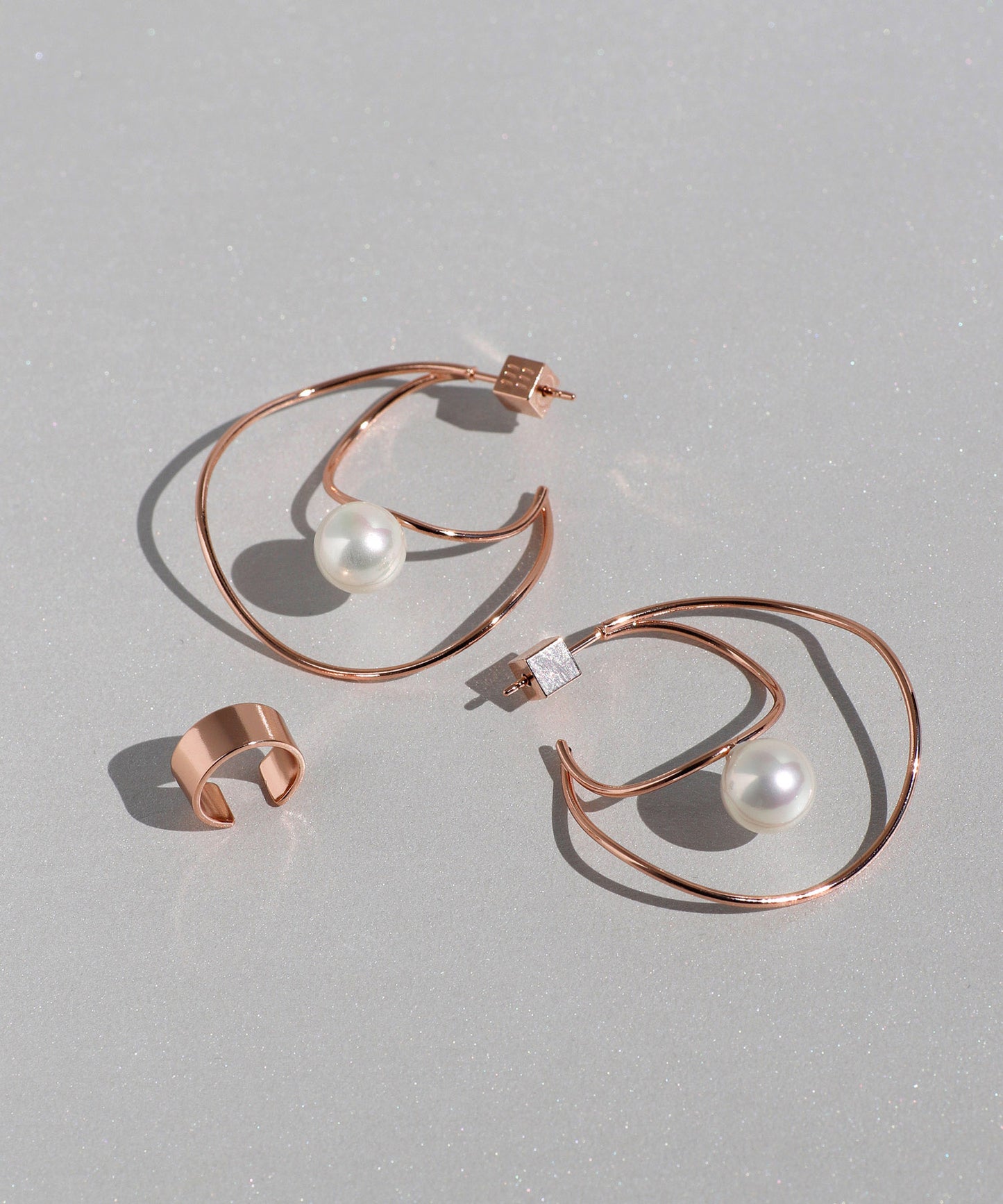 Pearl ＆ Nuance Line Set Earrings [UMU]