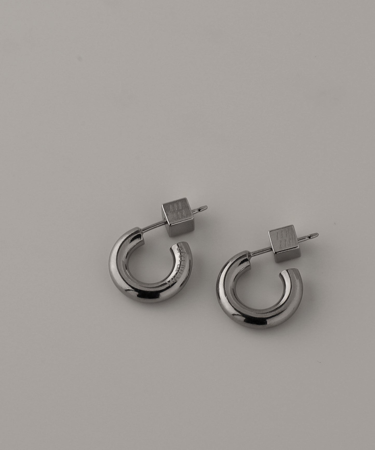 MR. Titanium Hoop Earrings [thickness 3mm]