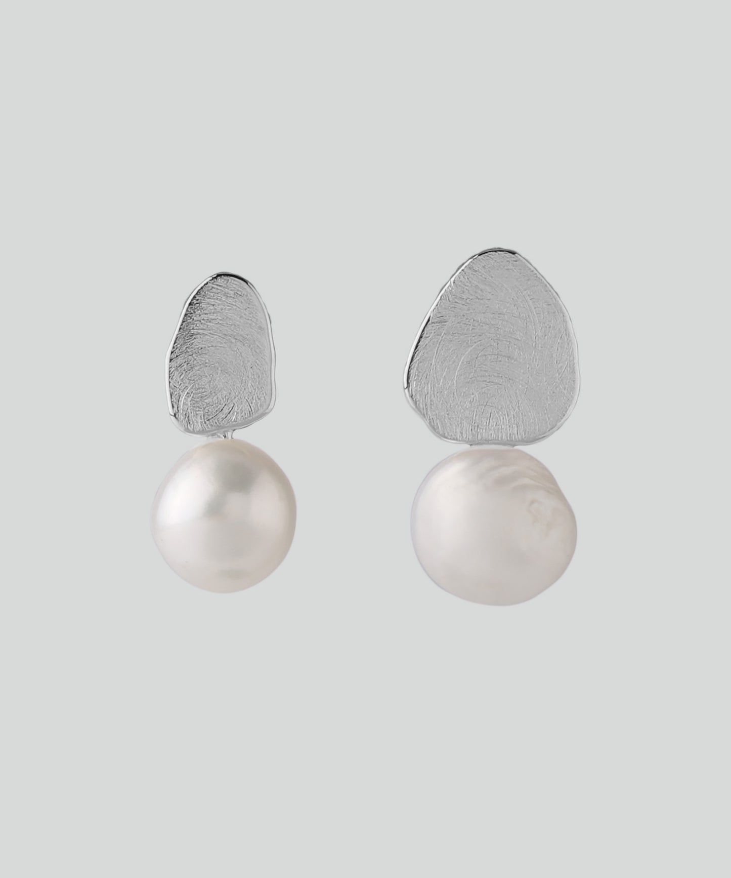 Pearl × Metal Asymmetry Earrings[Sheerchic]