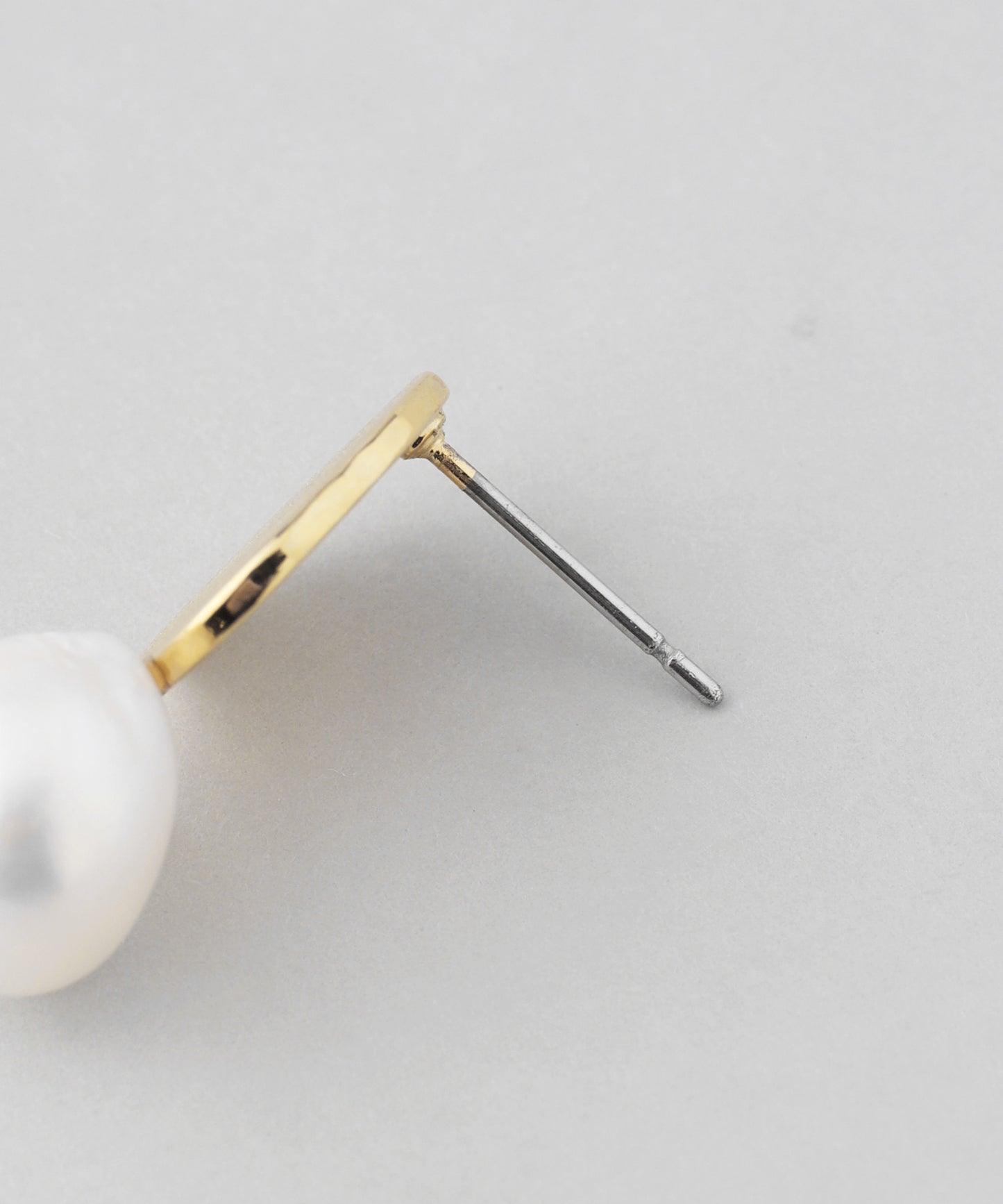 Pearl × Metal Asymmetry Earrings[Sheerchic]