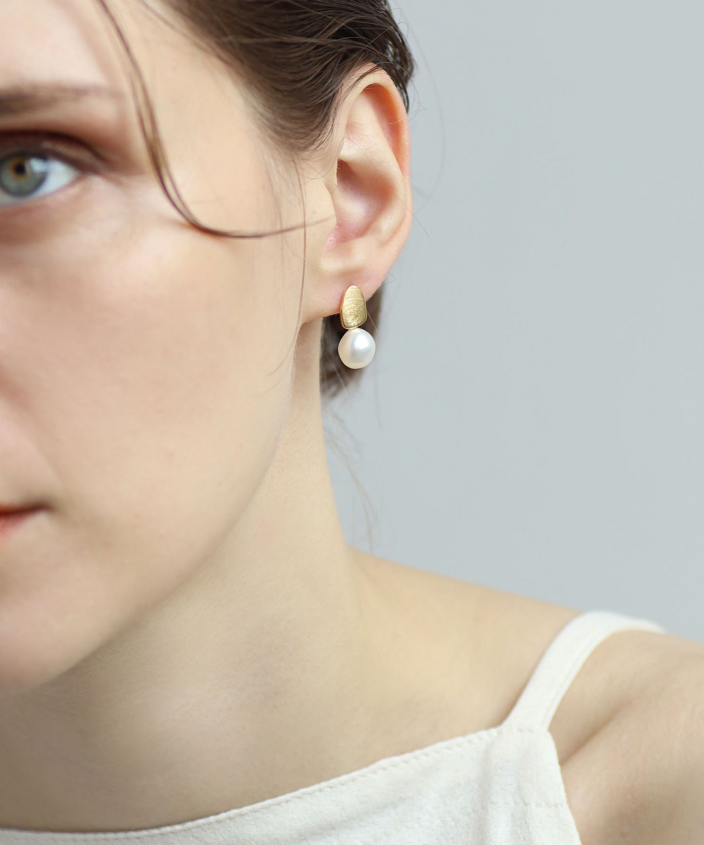 Pearl × Metal Asymmetry Earrings[Sheerchic]